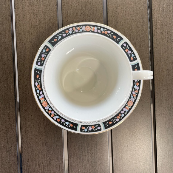 VINTAGE SILVERIE CHINA COFFEE TEA CUP AND SAUCER SET!! - Picture 4 of 8